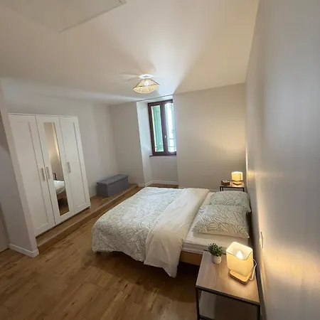 Charming 2-bedroom House In Center *