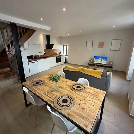 Charming 2-bedroom House In Center Millau